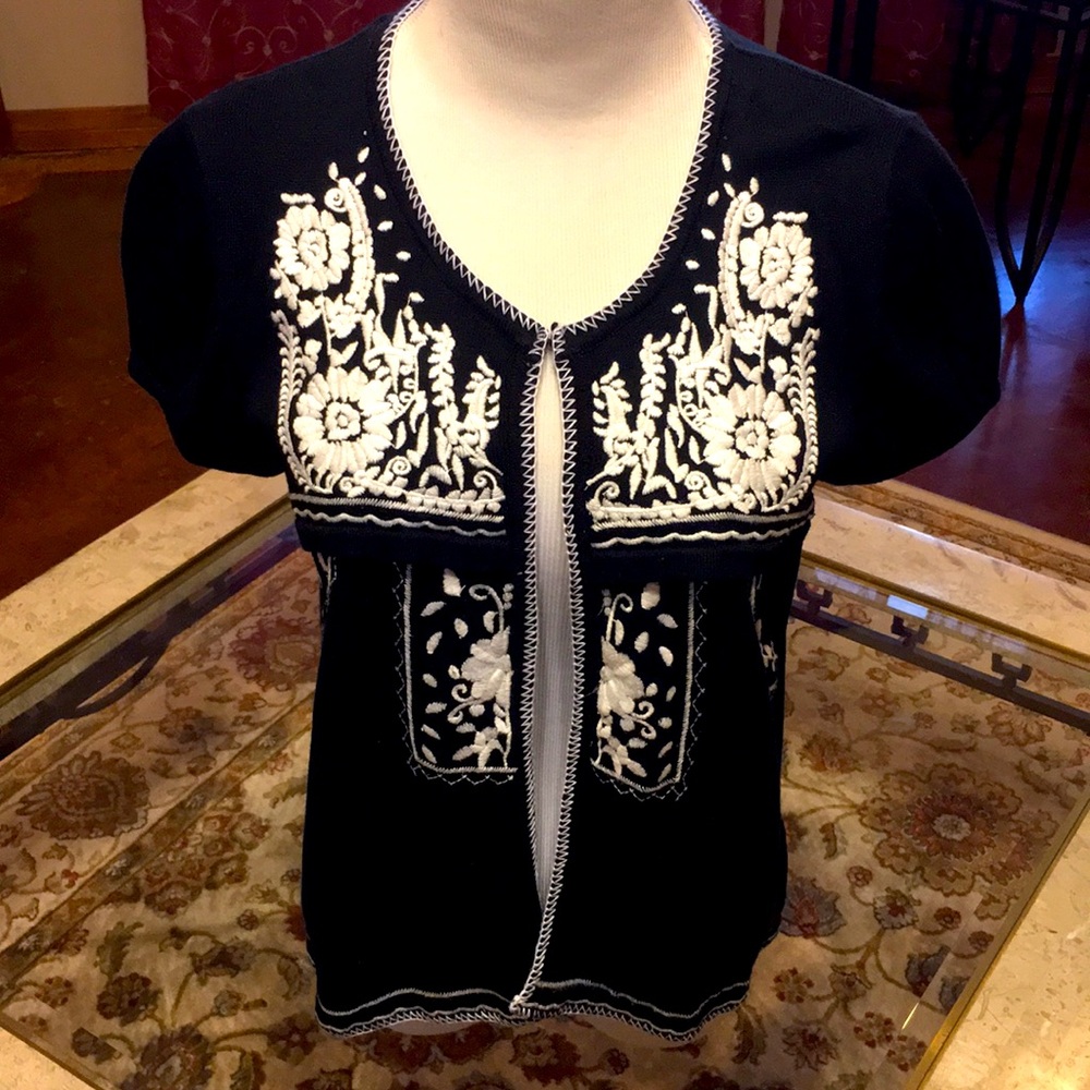 EUC Design Story Short Sleeved Cardigan